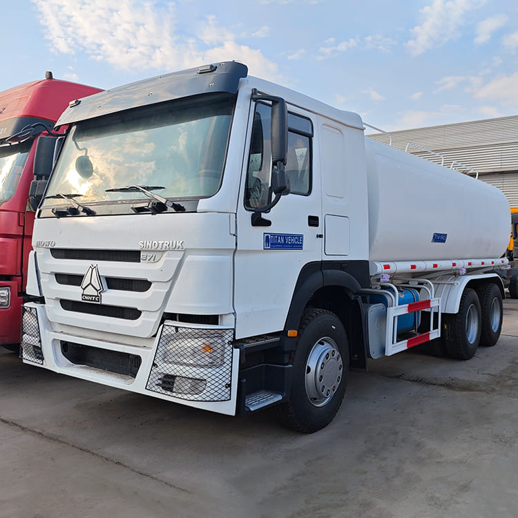 RHD Б/у Howo 20000L Нефтяные автоцистерны